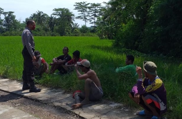 Bhabinkamtibmas Desa Ranggasari Jalankan Fungsi Dengan Pola Pendekatan Pada Warga
